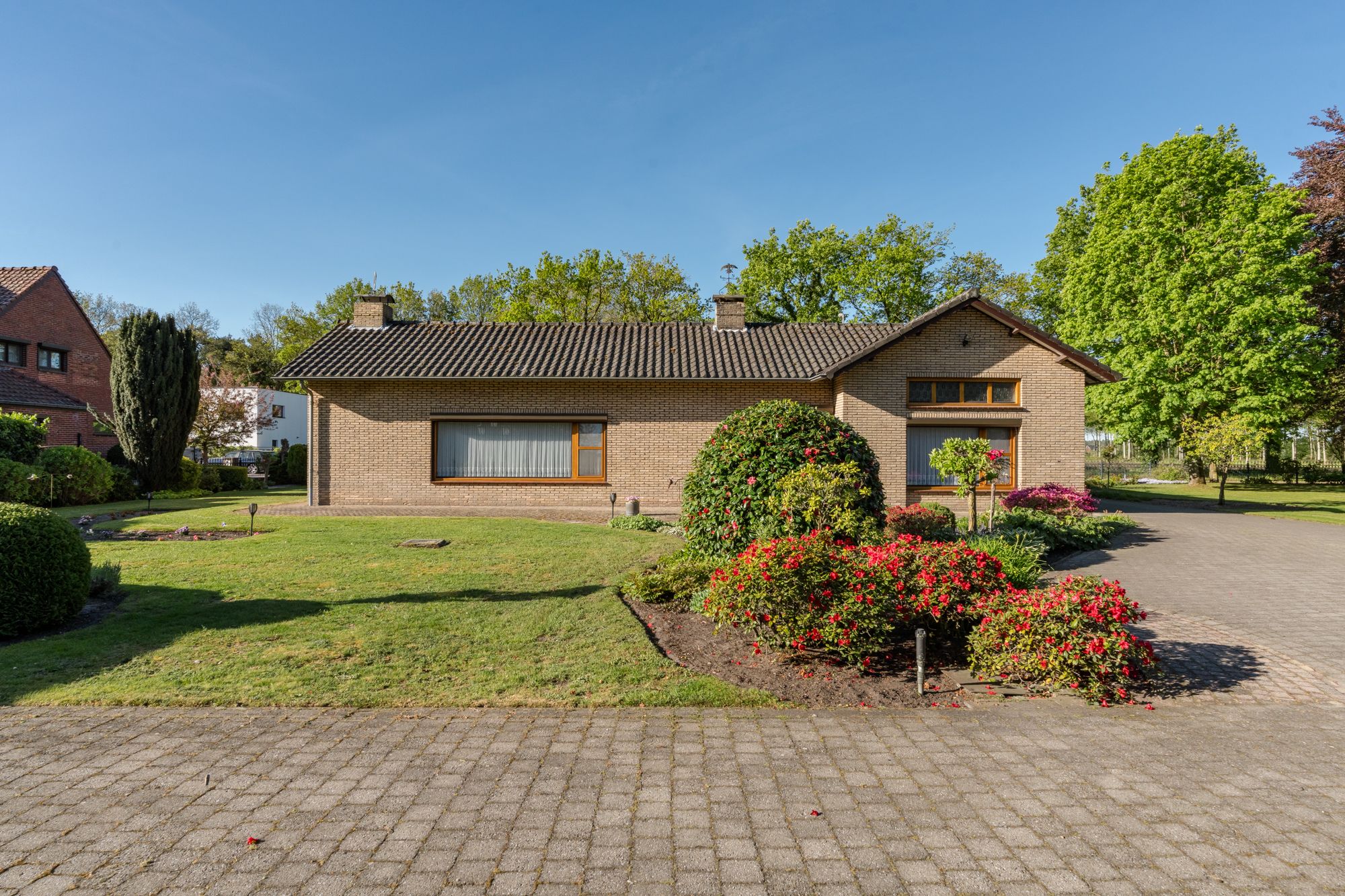 Spacious Bungalow with Large Plot Near the Dutch Border — 36