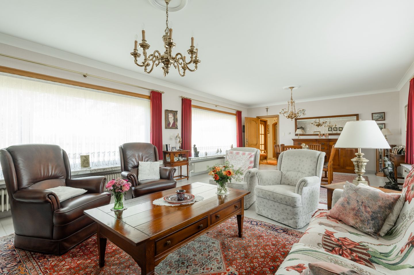 Spacious Bungalow with Large Plot Near the Dutch Border — 10