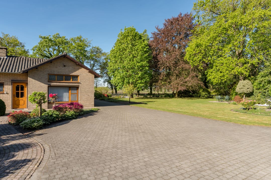 Spacious Bungalow with Large Plot Near the Dutch Border — 47
