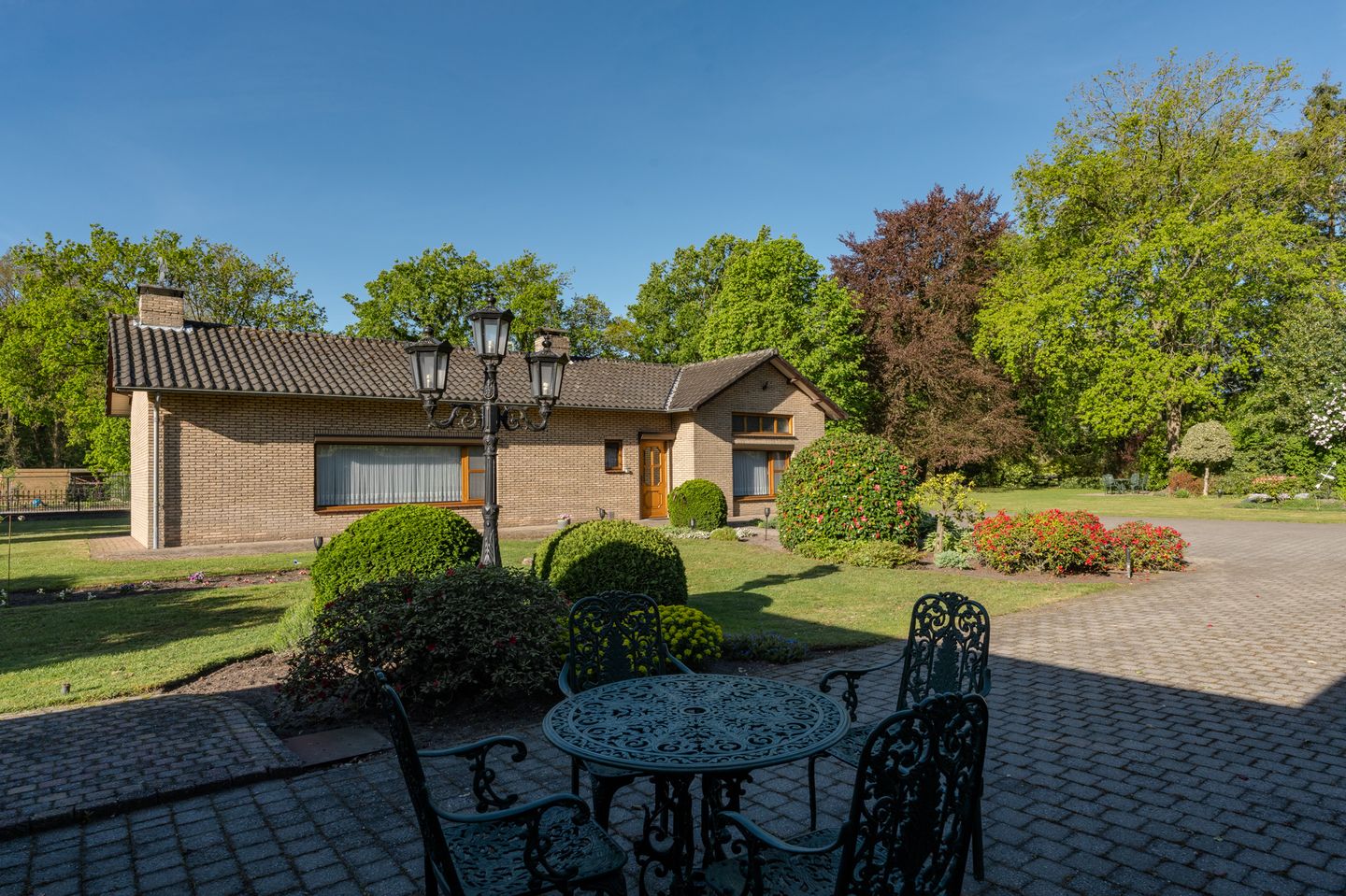 Spacious Bungalow with Large Plot Near the Dutch Border — 35
