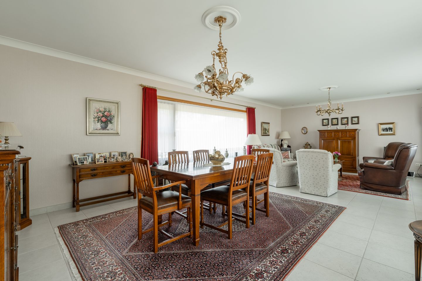 Spacious Bungalow with Large Plot Near the Dutch Border — 14