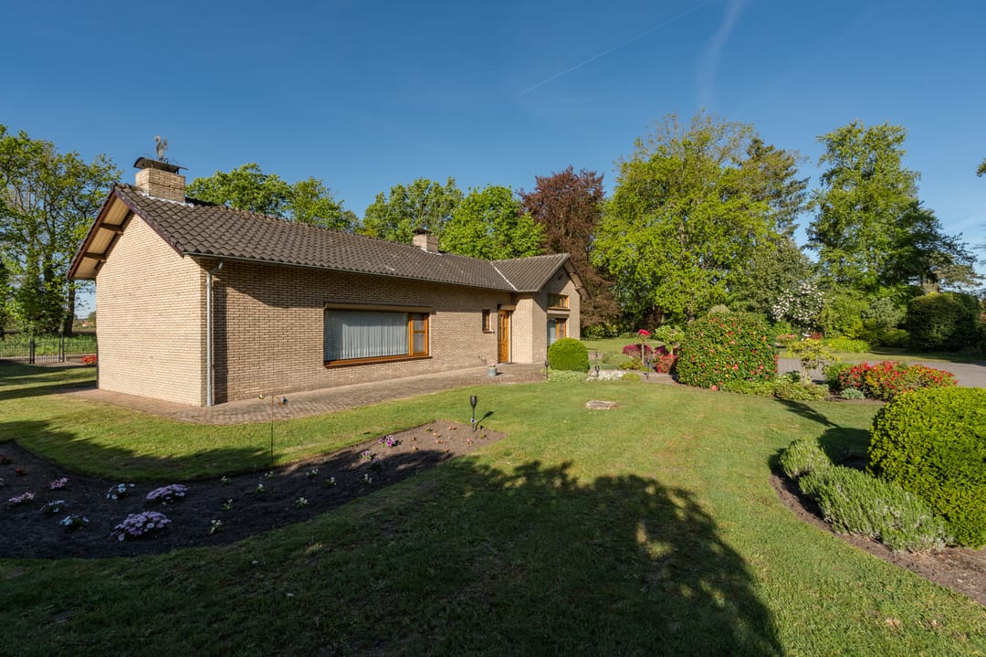 Spacious Bungalow with Large Plot Near the Dutch Border — 67