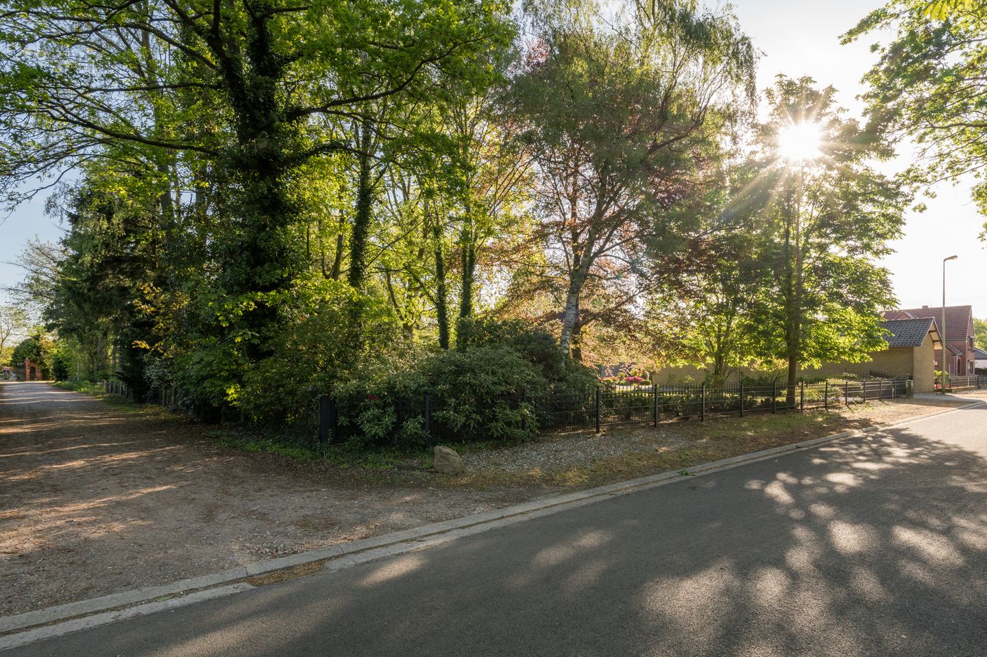 Spacious Bungalow with Large Plot Near the Dutch Border — 64