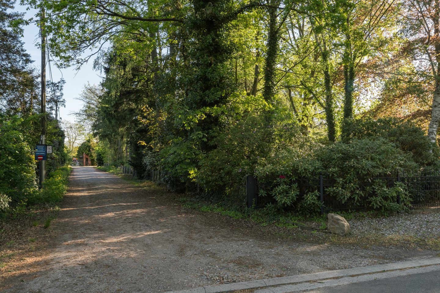 Spacious Bungalow with Large Plot Near the Dutch Border — 65
