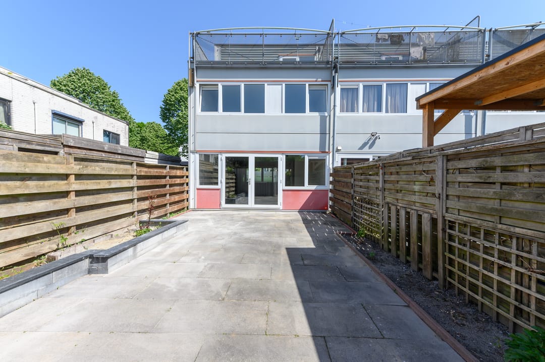 Modernized 4-Bedroom Corner Home with Roof Terrace in Almere Muziekwijk — 58