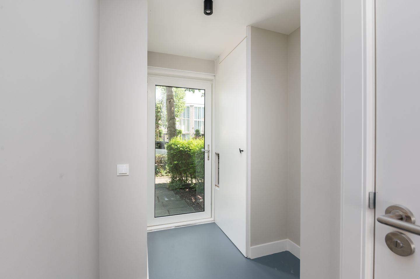 Modernized 4-Bedroom Corner Home with Roof Terrace in Almere Muziekwijk — 14