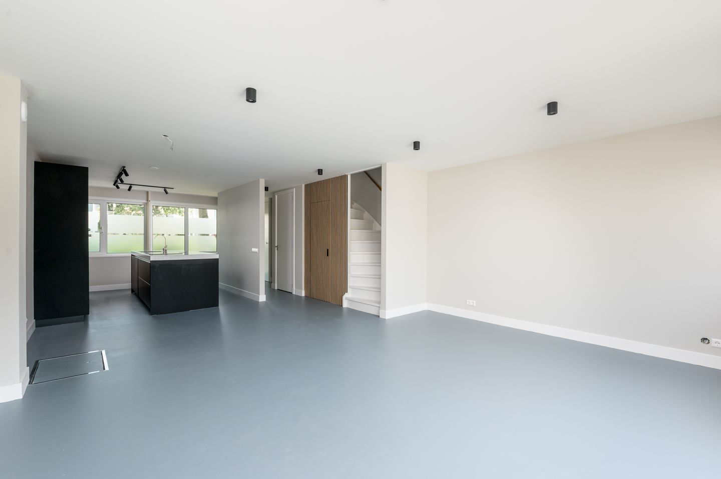 Modernized 4-Bedroom Corner Home with Roof Terrace in Almere Muziekwijk — 19