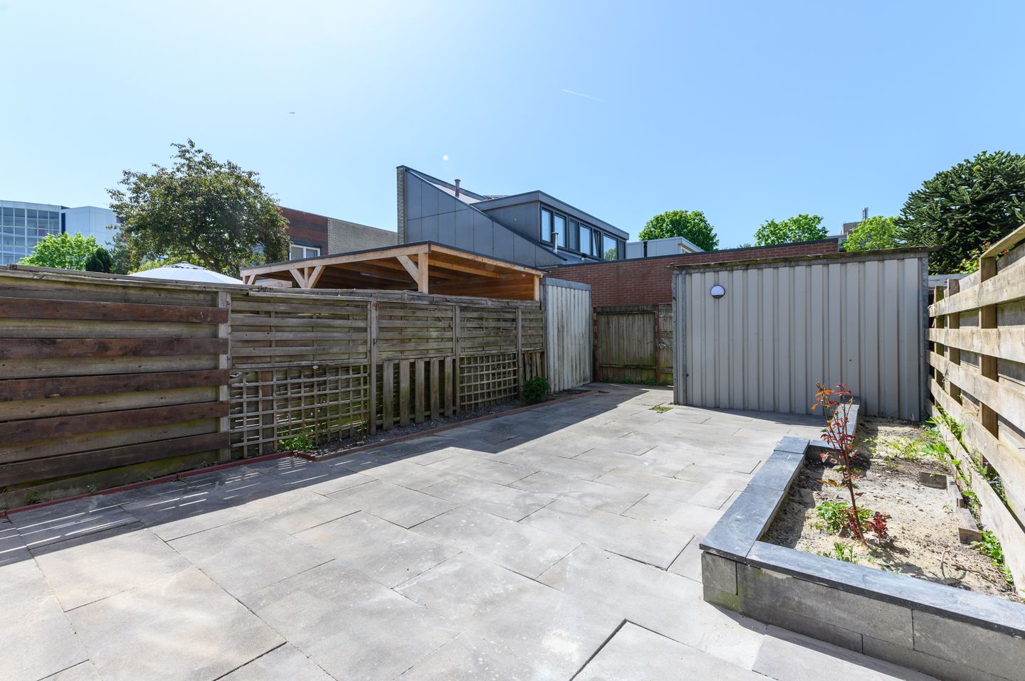 Modernized 4-Bedroom Corner Home with Roof Terrace in Almere Muziekwijk — 55