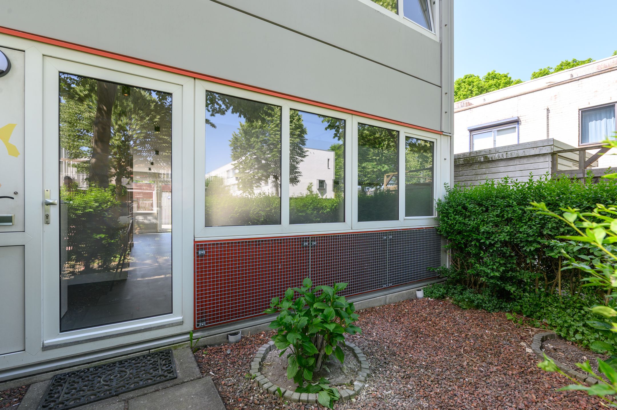 Modernized 4-Bedroom Corner Home with Roof Terrace in Almere Muziekwijk — 12