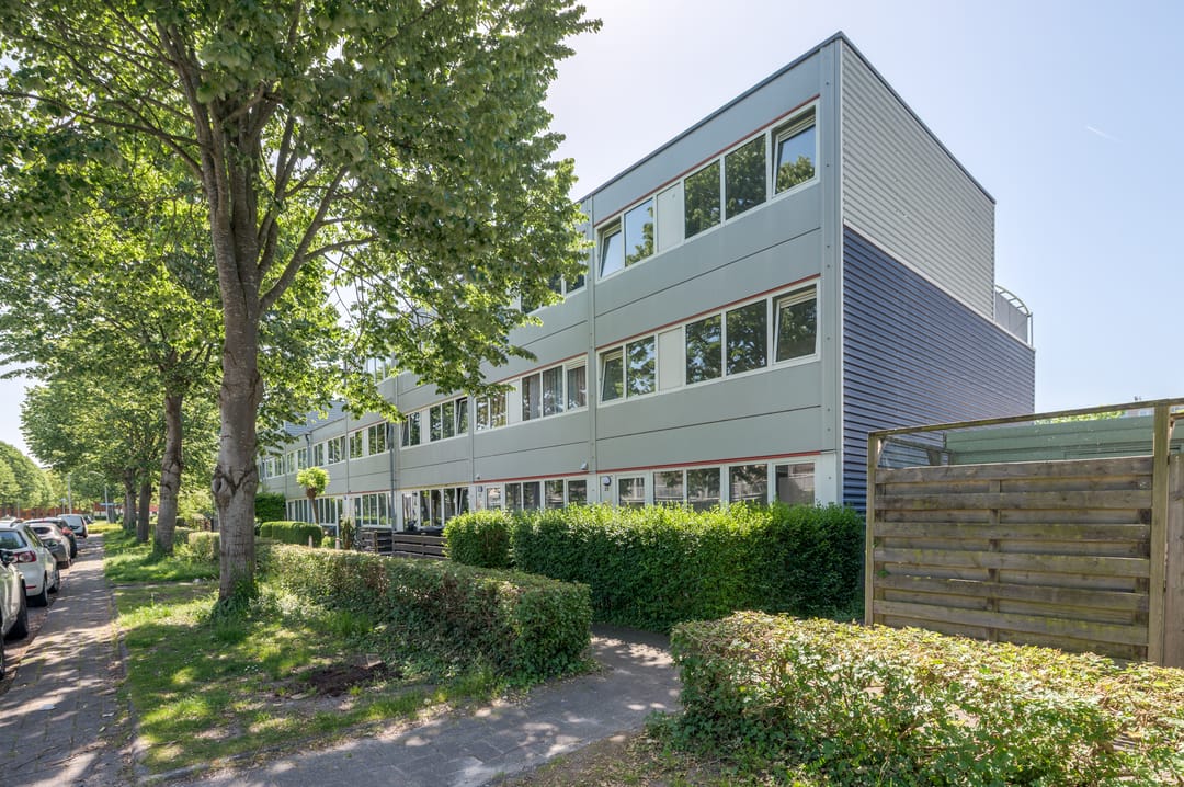 Modernized 4-Bedroom Corner Home with Roof Terrace in Almere Muziekwijk — 7