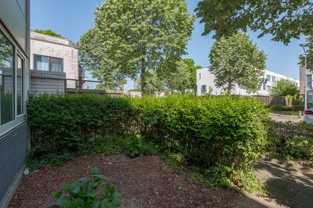 Modernized 4-Bedroom Corner Home with Roof Terrace in Almere Muziekwijk — 13