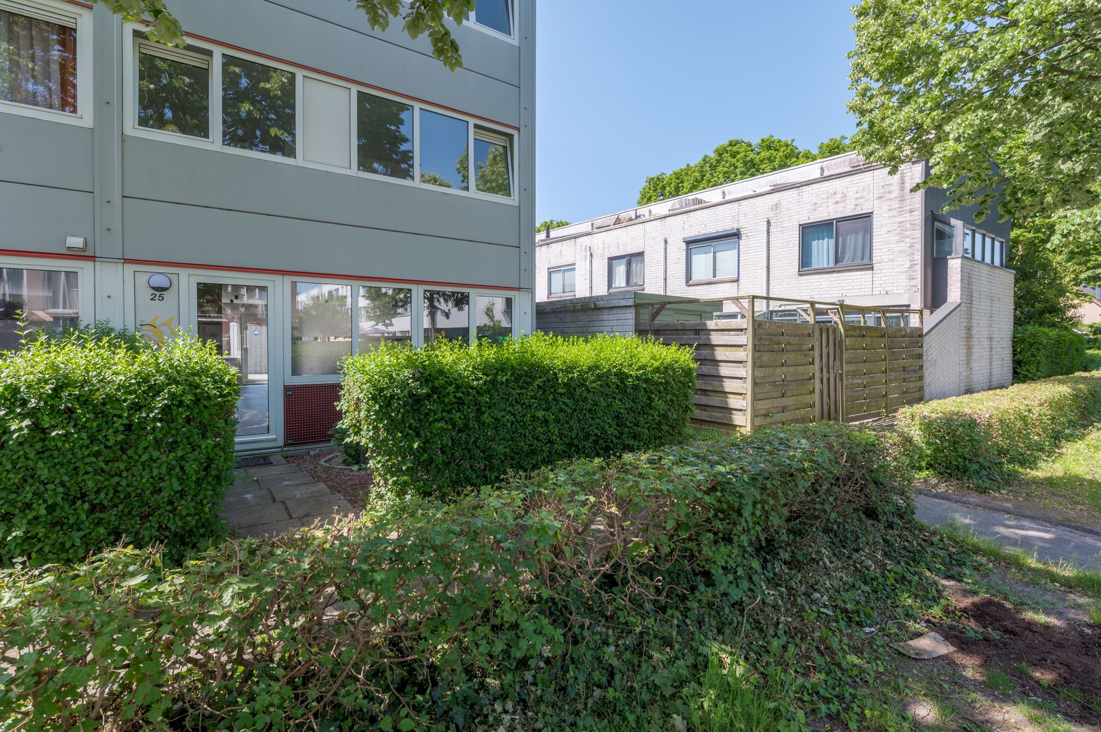 Modernized 4-Bedroom Corner Home with Roof Terrace in Almere Muziekwijk — 9