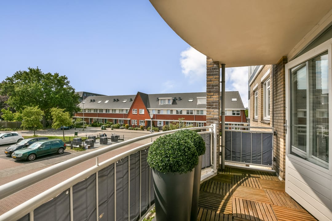 Spacious Move-In Ready Apartment with Sunny Balcony in Popular Postwijk Neighborhood — 17