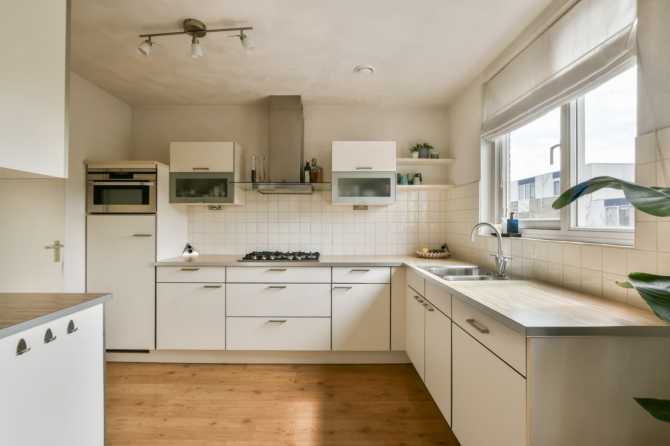 Spacious Move-In Ready Apartment with Sunny Balcony in Popular Postwijk Neighborhood — 9