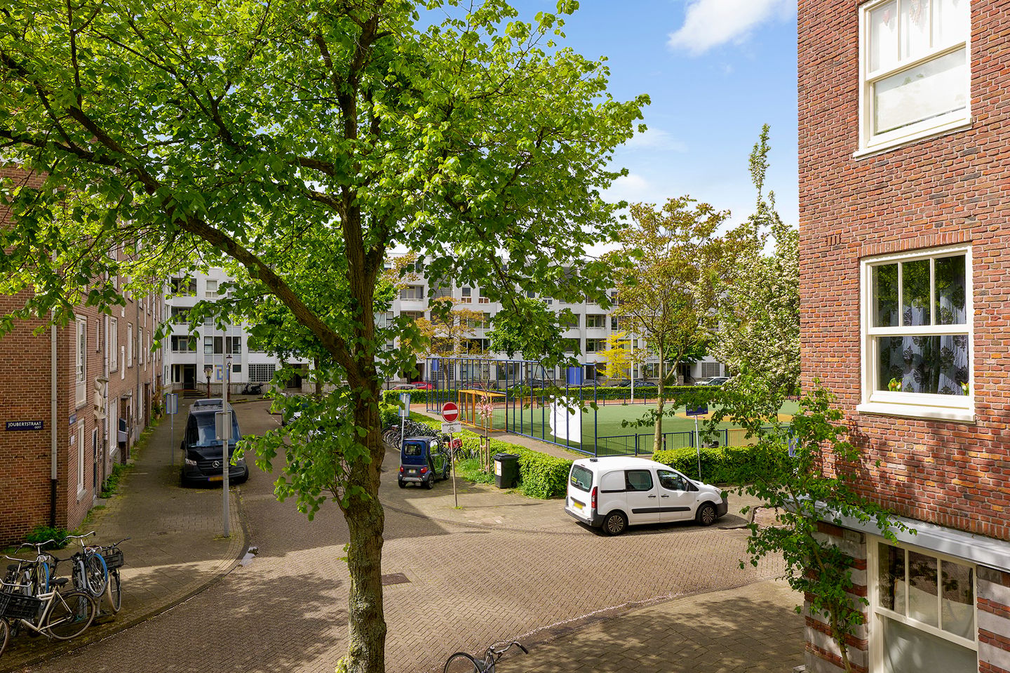 Photo 10 of Joubertstraat 21-1