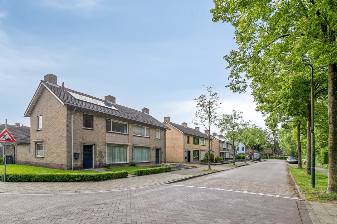 Photo 2 of Jan van Amstelstraat 80