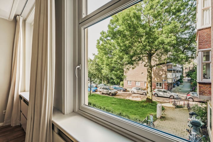 Photo 4 of Uiterwaardenstraat 30-1