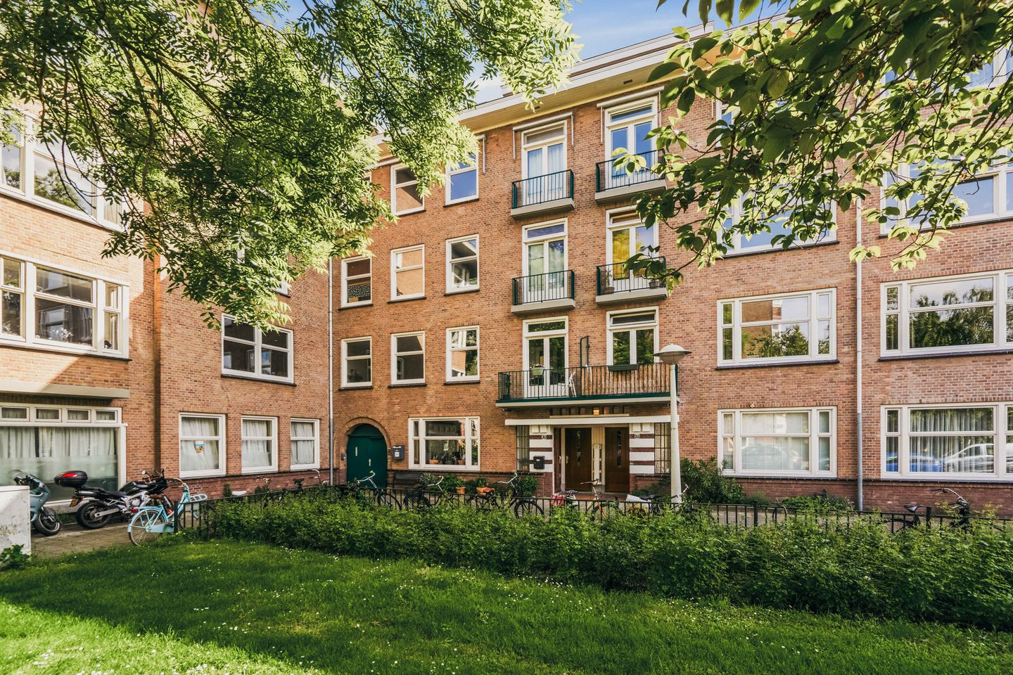Photo 1 of Uiterwaardenstraat 30-1