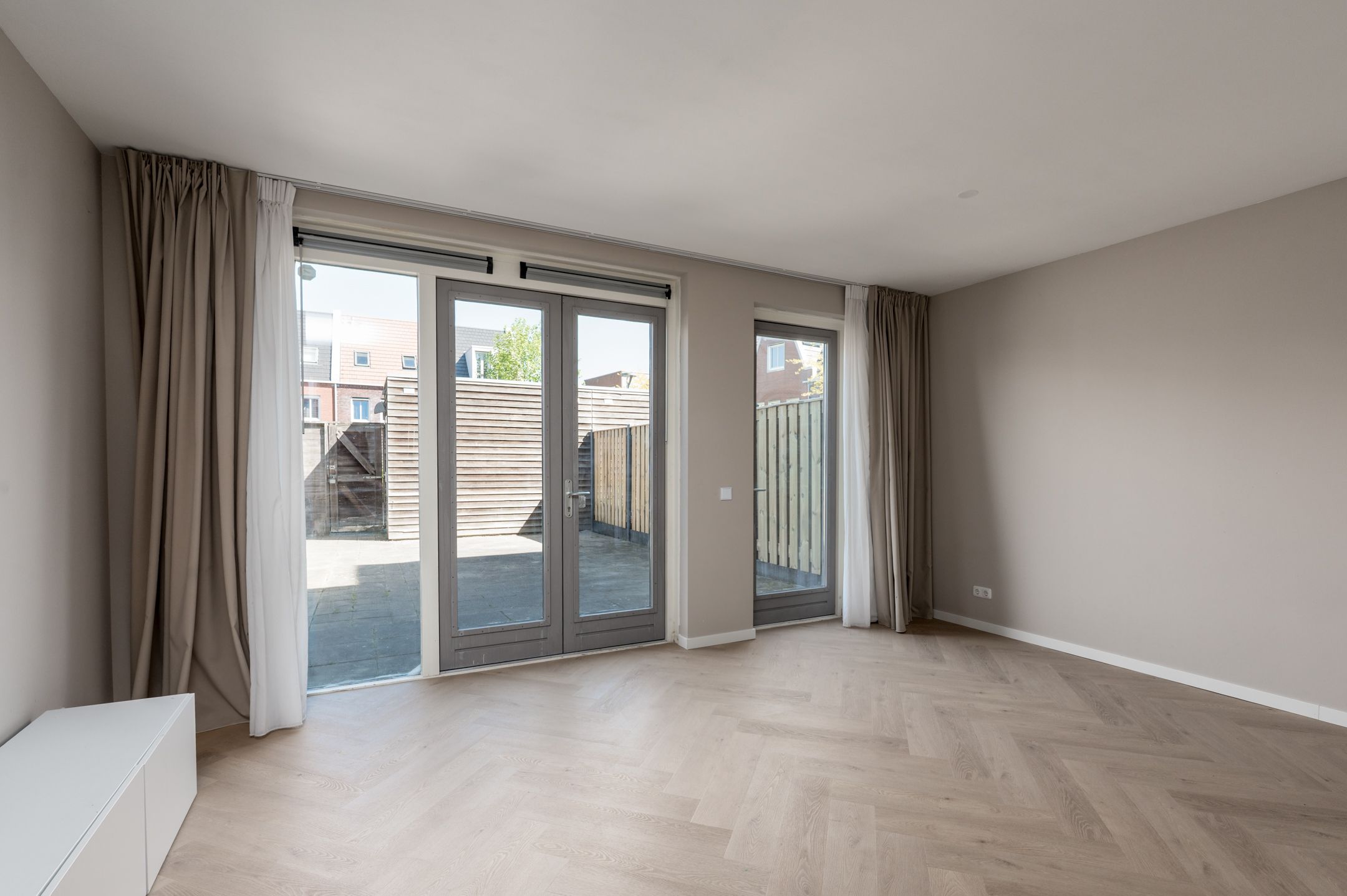 Spacious Five Room Family Home with Modern Kitchen in Almere Poort — 18