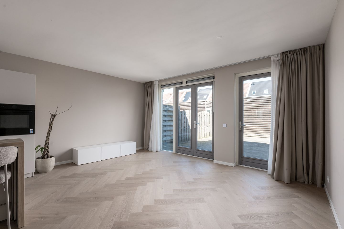 Spacious Five Room Family Home with Modern Kitchen in Almere Poort — 14