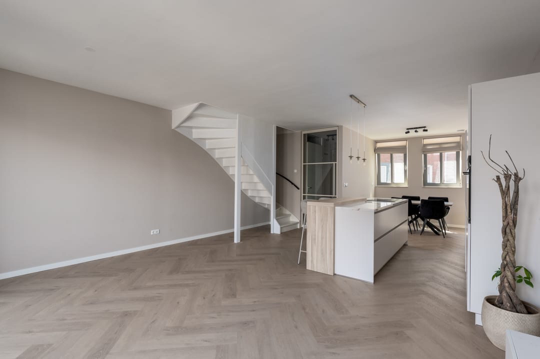 Spacious Five Room Family Home with Modern Kitchen in Almere Poort — 17
