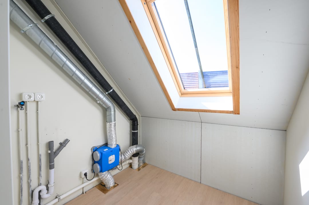 Spacious Five Room Family Home with Modern Kitchen in Almere Poort — 37