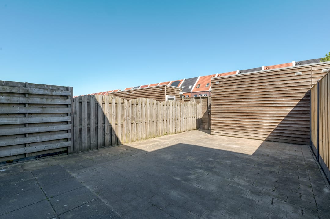 Spacious Five Room Family Home with Modern Kitchen in Almere Poort — 46