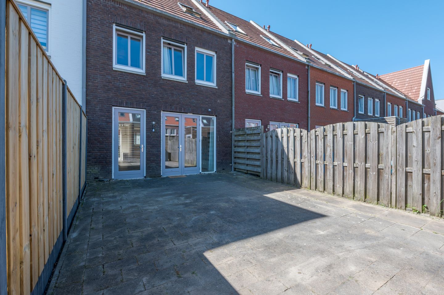 Spacious Five Room Family Home with Modern Kitchen in Almere Poort — 49