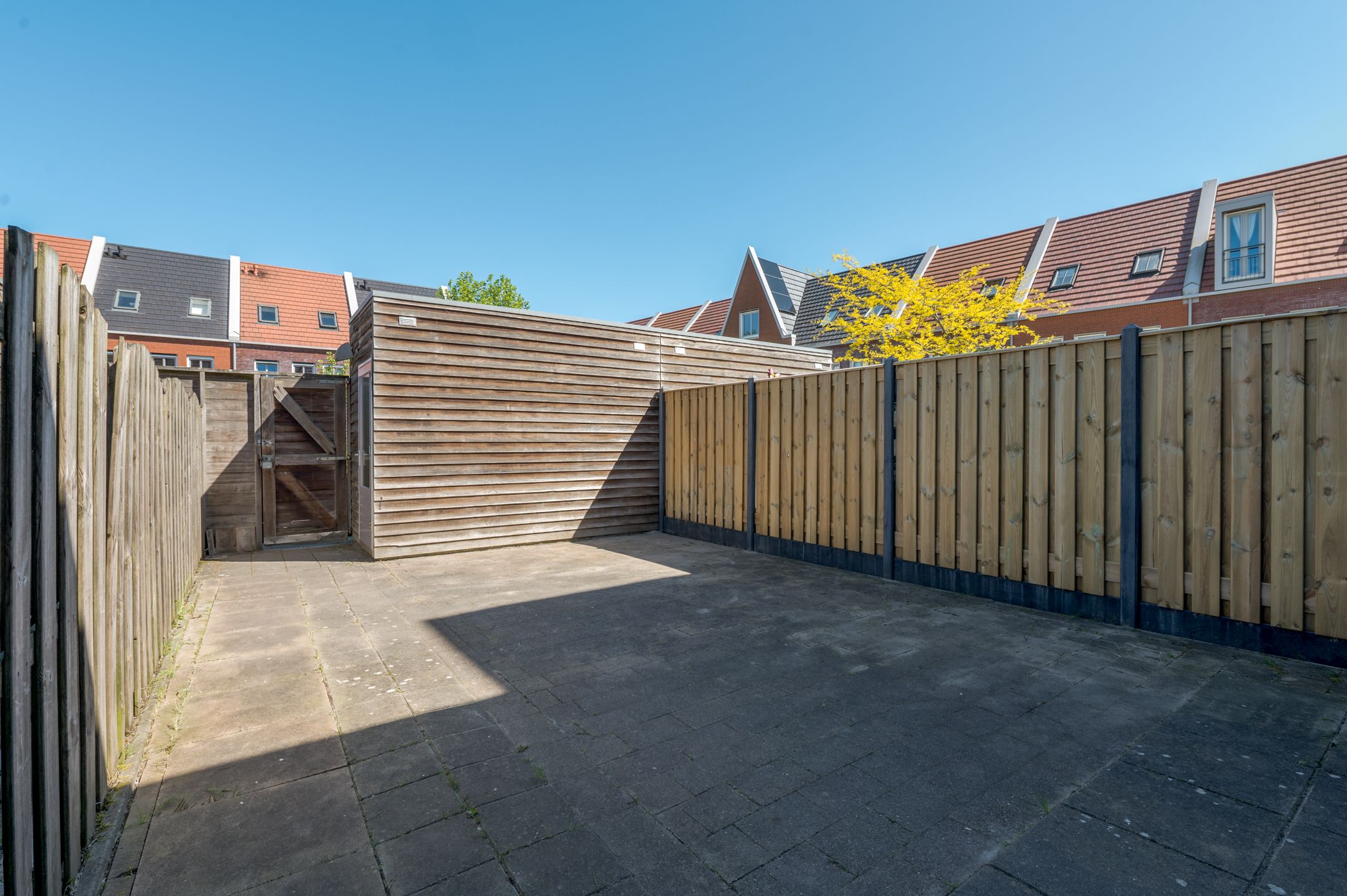 Spacious Five Room Family Home with Modern Kitchen in Almere Poort — 48