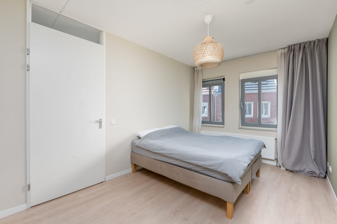 Spacious Five Room Family Home with Modern Kitchen in Almere Poort — 31