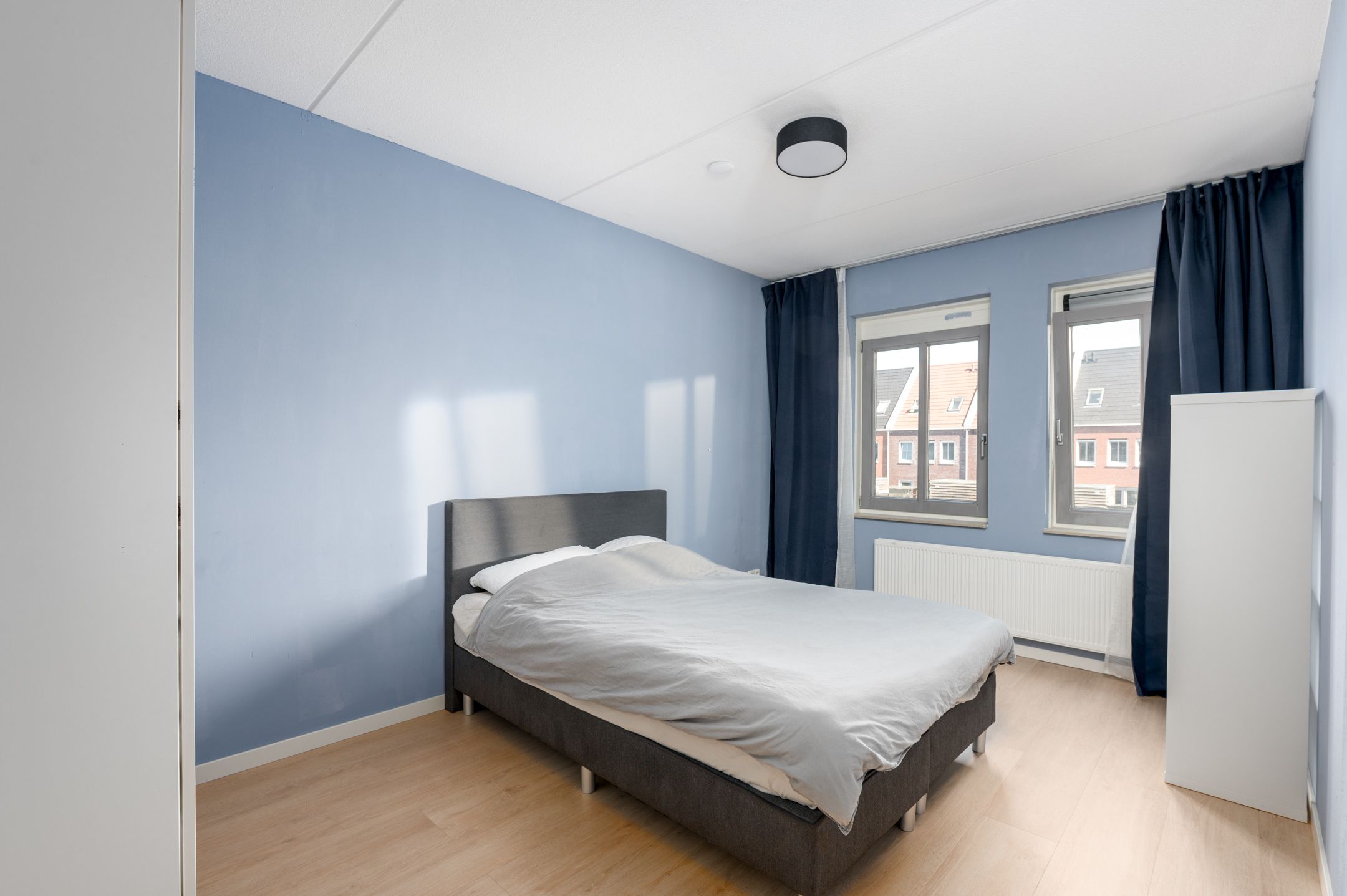 Spacious Five Room Family Home with Modern Kitchen in Almere Poort — 27