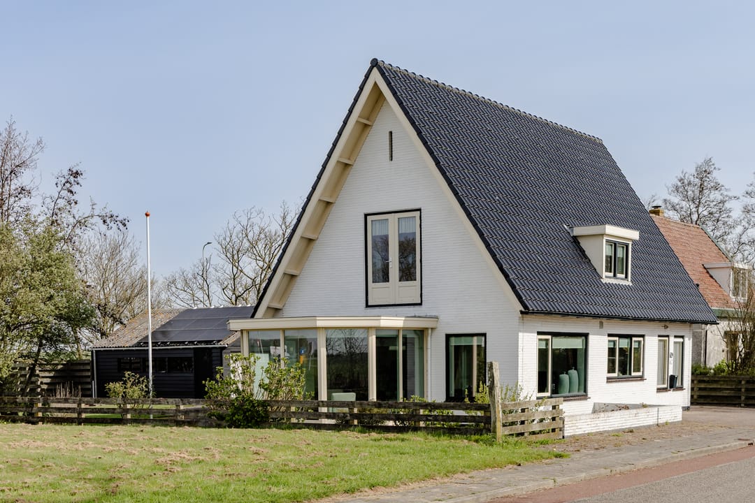 Maison de Caractère Indépendante avec Vues Panoramiques sur la Mer des Wadden et Options de Vie Flexibles