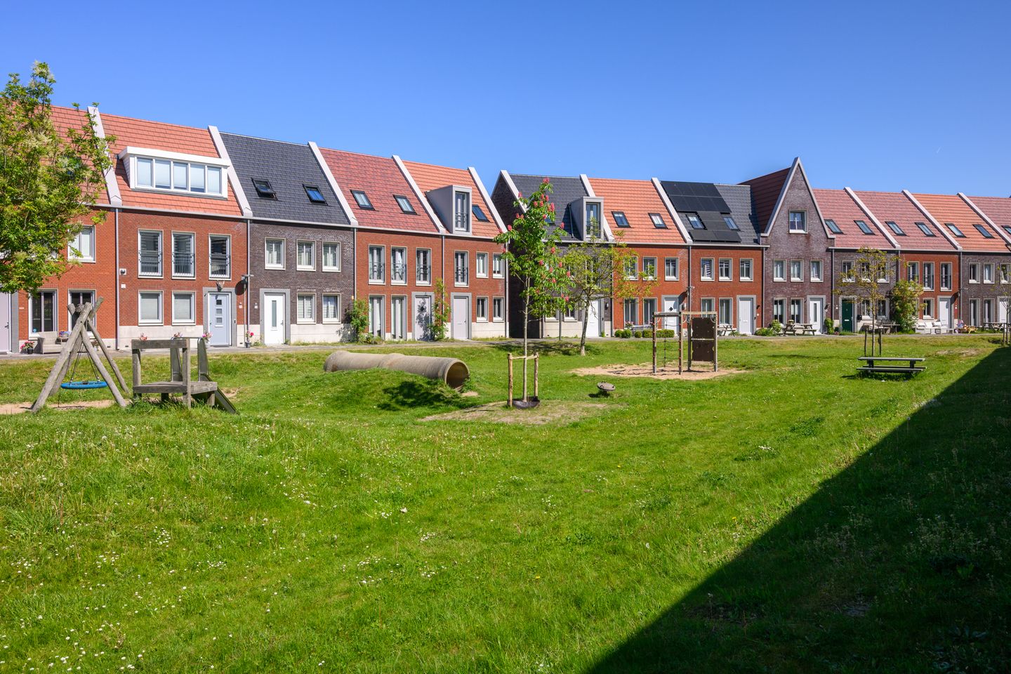 Spacious Five Room Family Home with Modern Kitchen in Almere Poort — 55