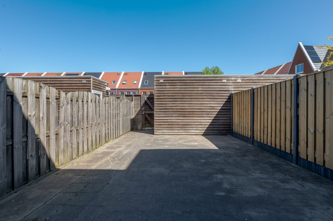 Spacious Five Room Family Home with Modern Kitchen in Almere Poort — 47