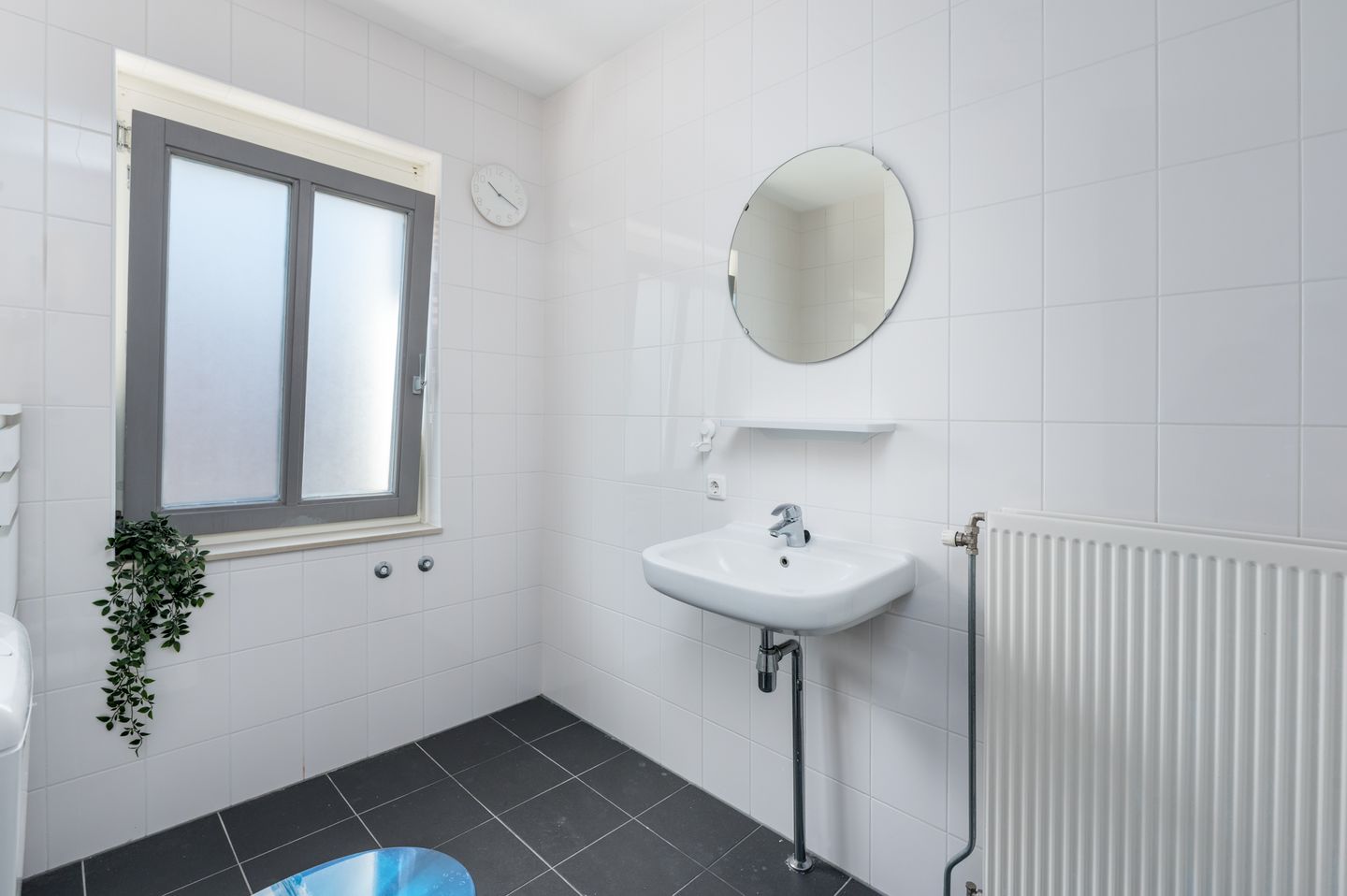 Spacious Five Room Family Home with Modern Kitchen in Almere Poort — 34