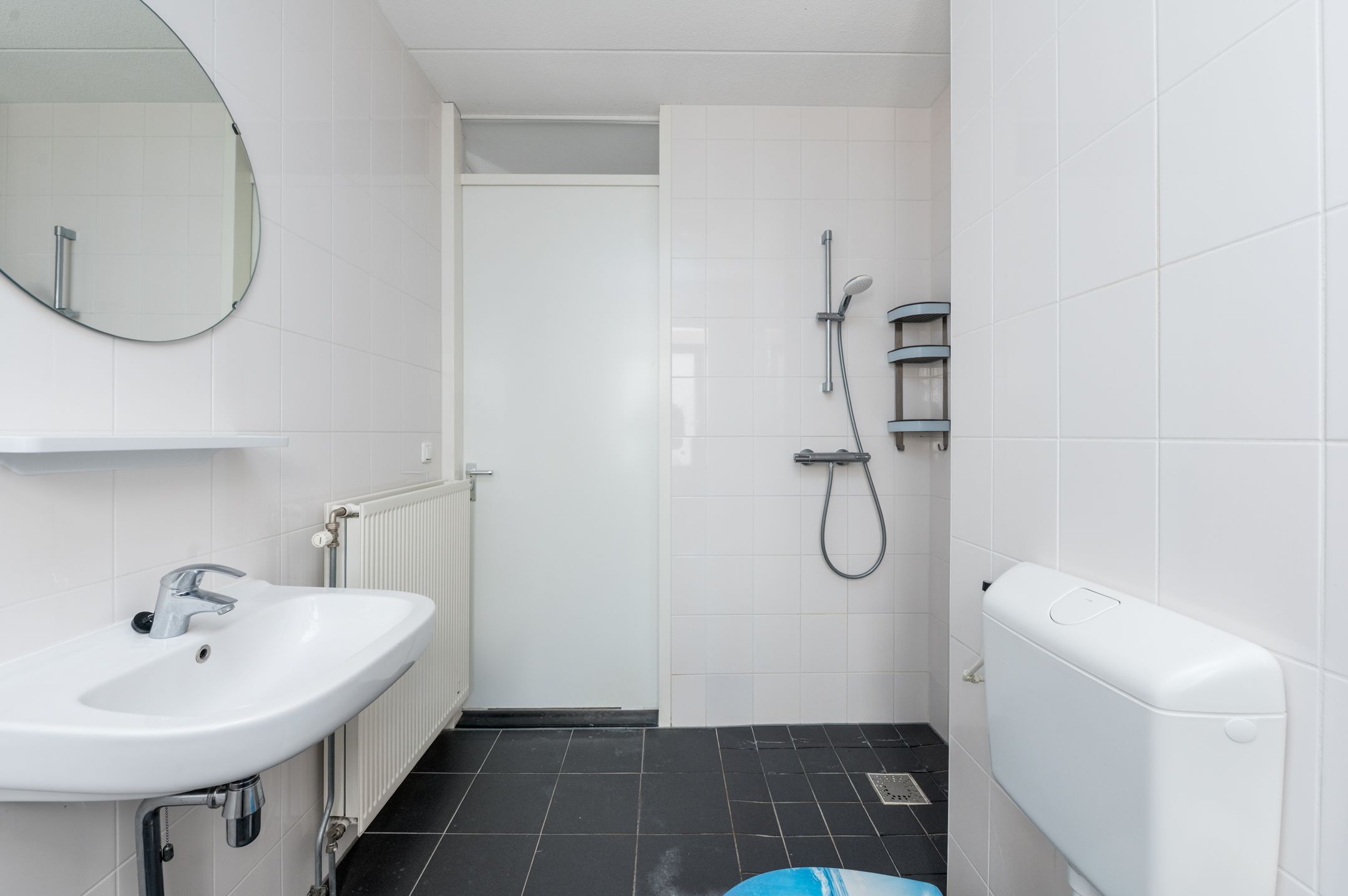 Spacious Five Room Family Home with Modern Kitchen in Almere Poort — 36