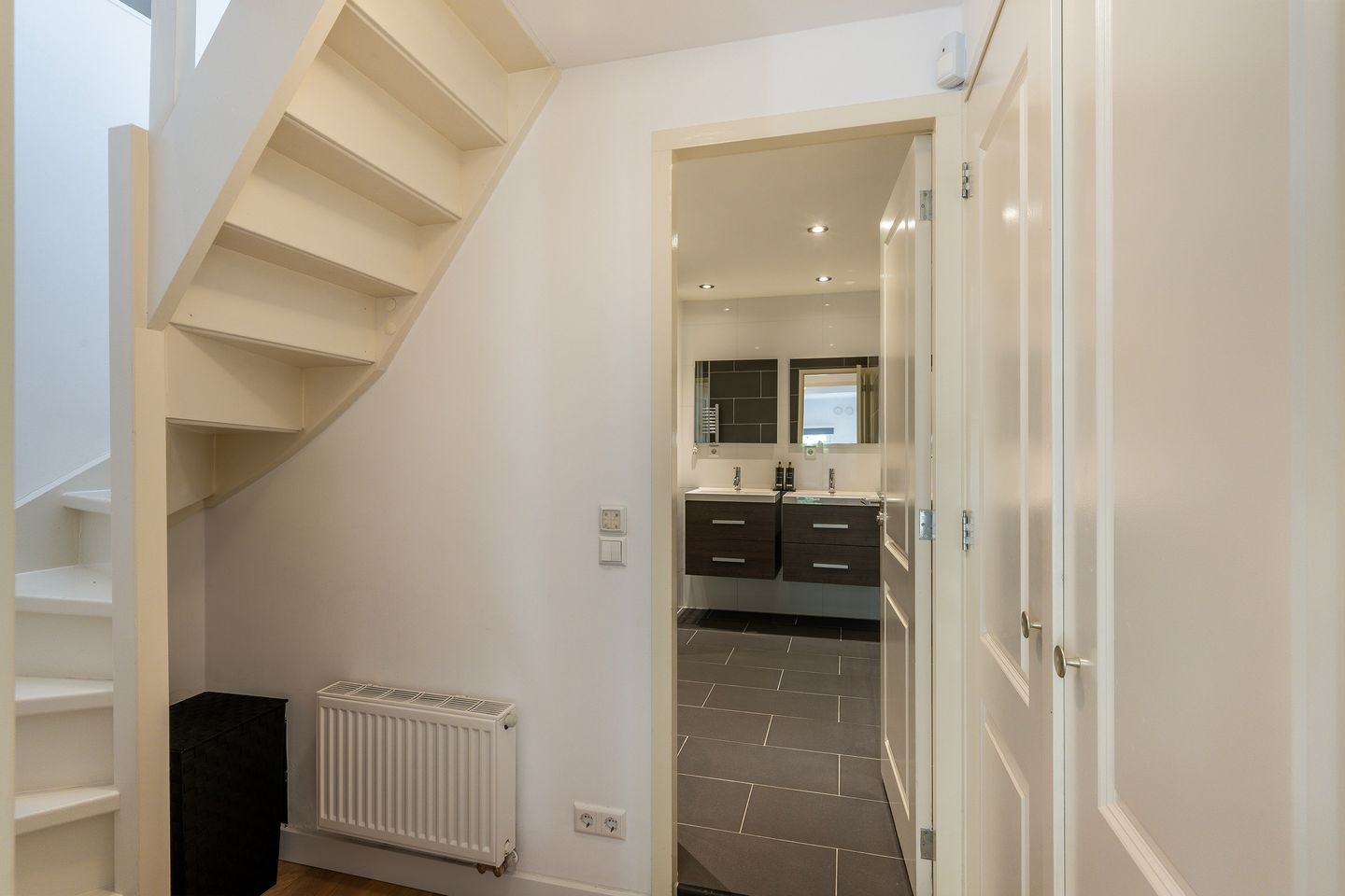 Photo 19 of Van der Meydestraat 20-A