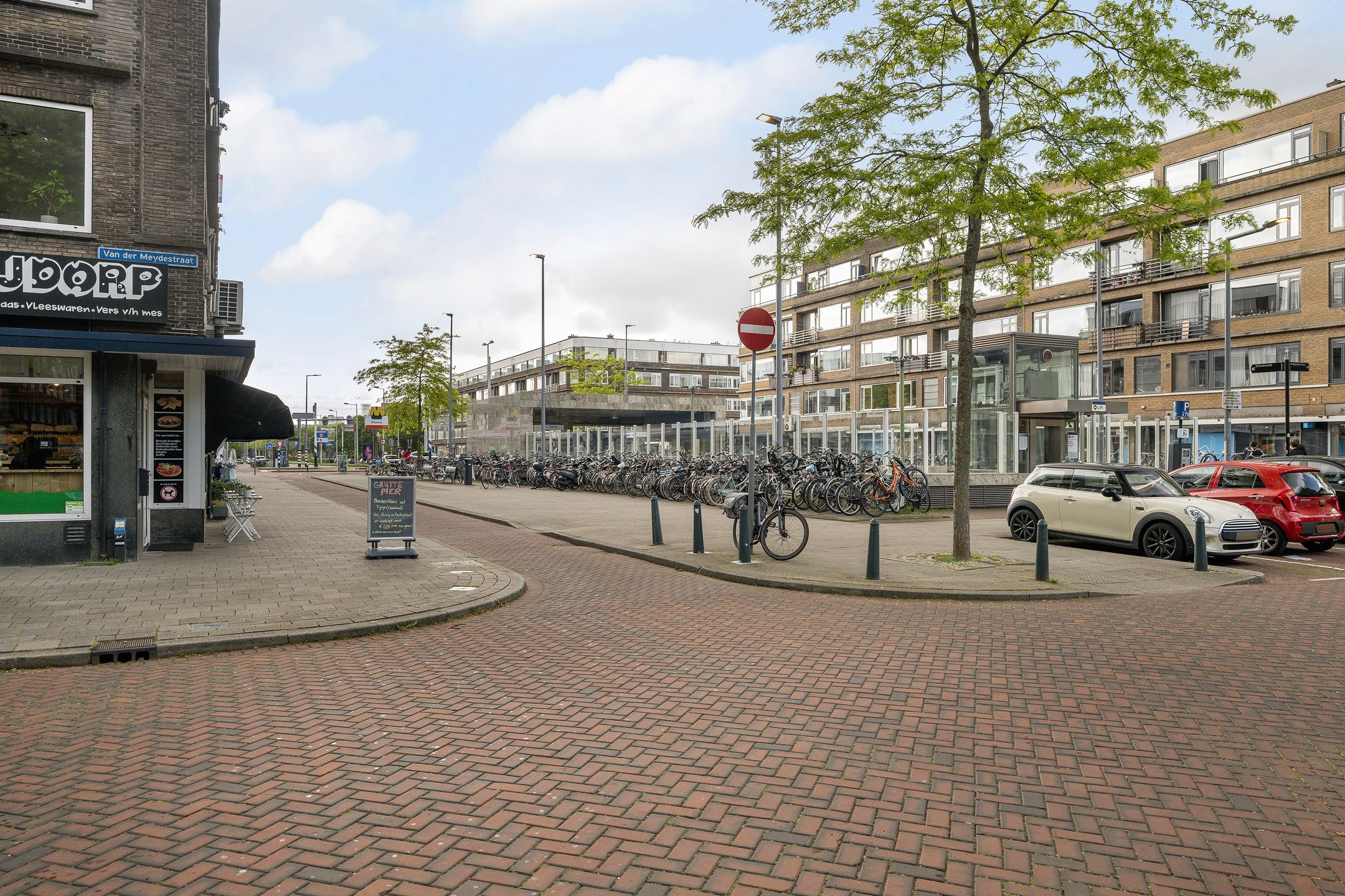 Photo 39 of Van der Meydestraat 20-A