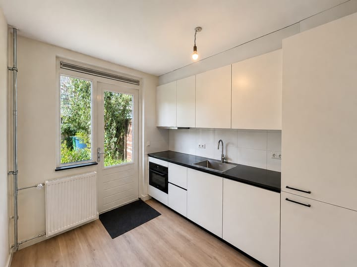 Photo 4 of Justus van Effenstraat 12