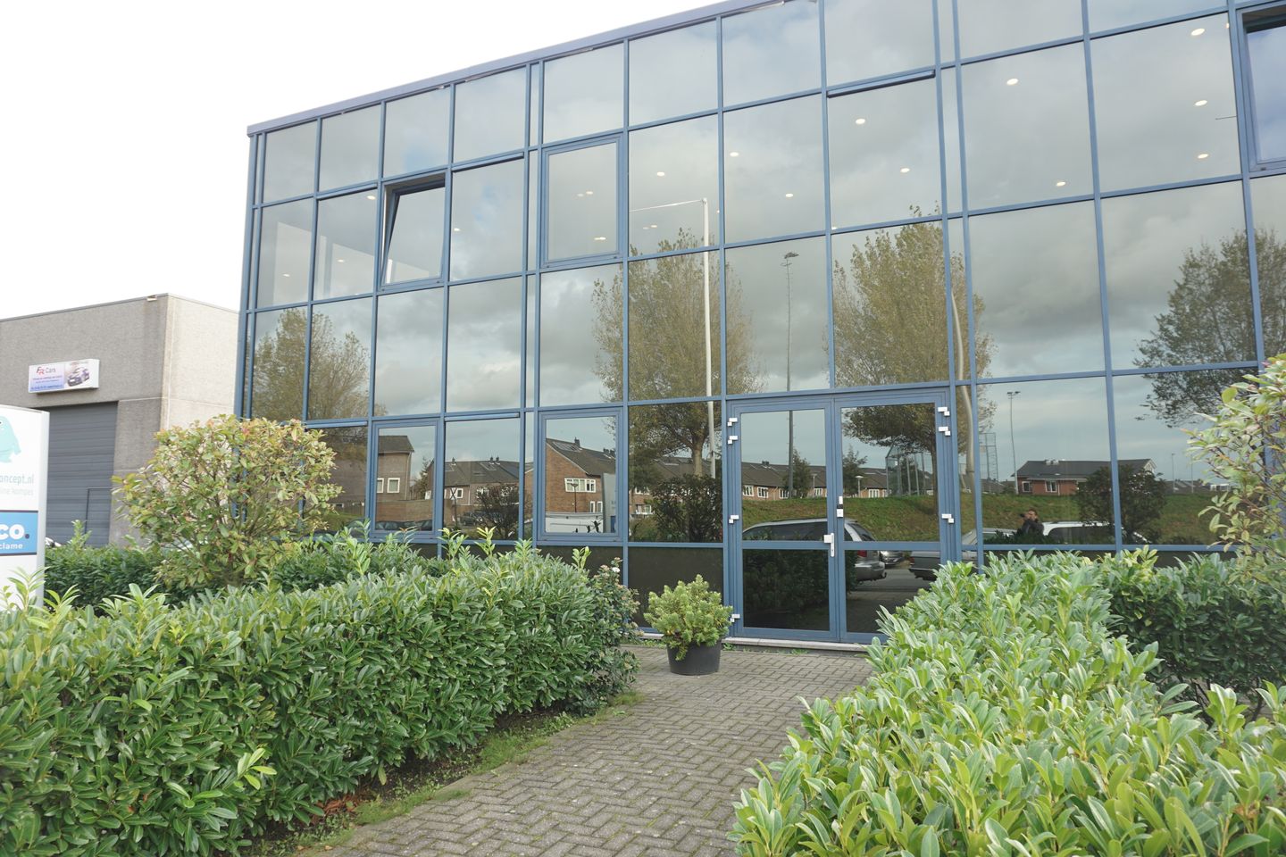 Bekijk foto 1 van Hoefsmid 7