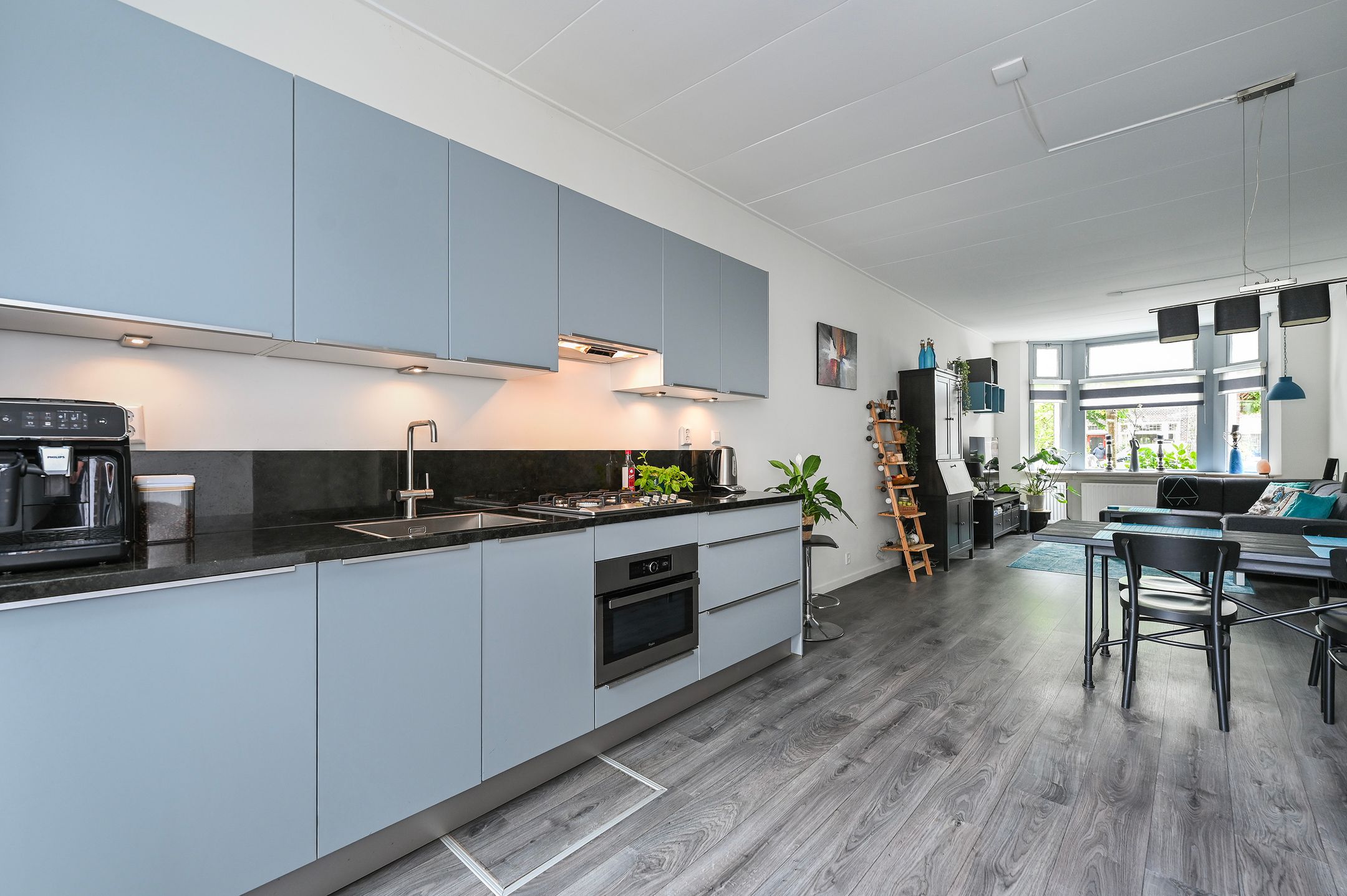 Photo 12 of van de Wateringelaan 79