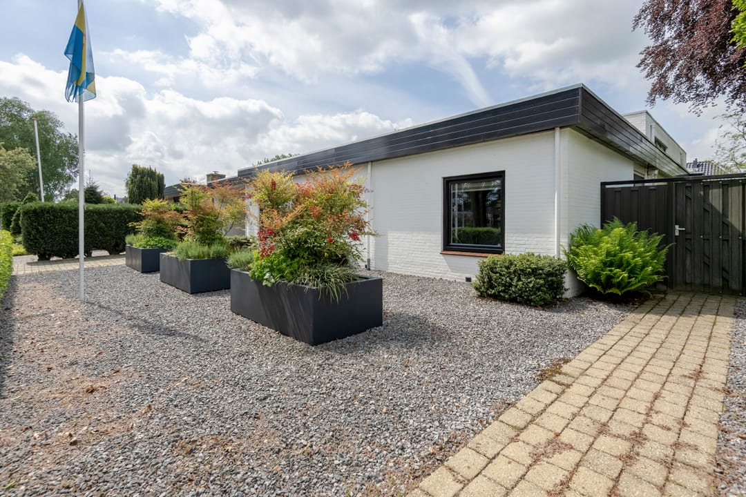 Photo 7 of Van Riebeeckstraat 36