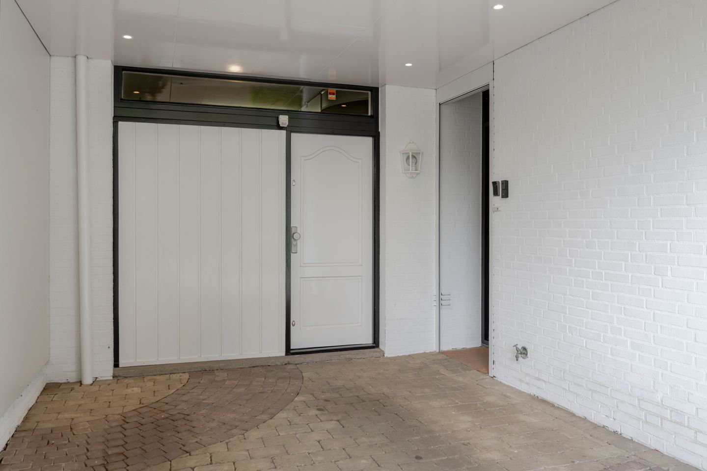 Photo 10 of Van Riebeeckstraat 36