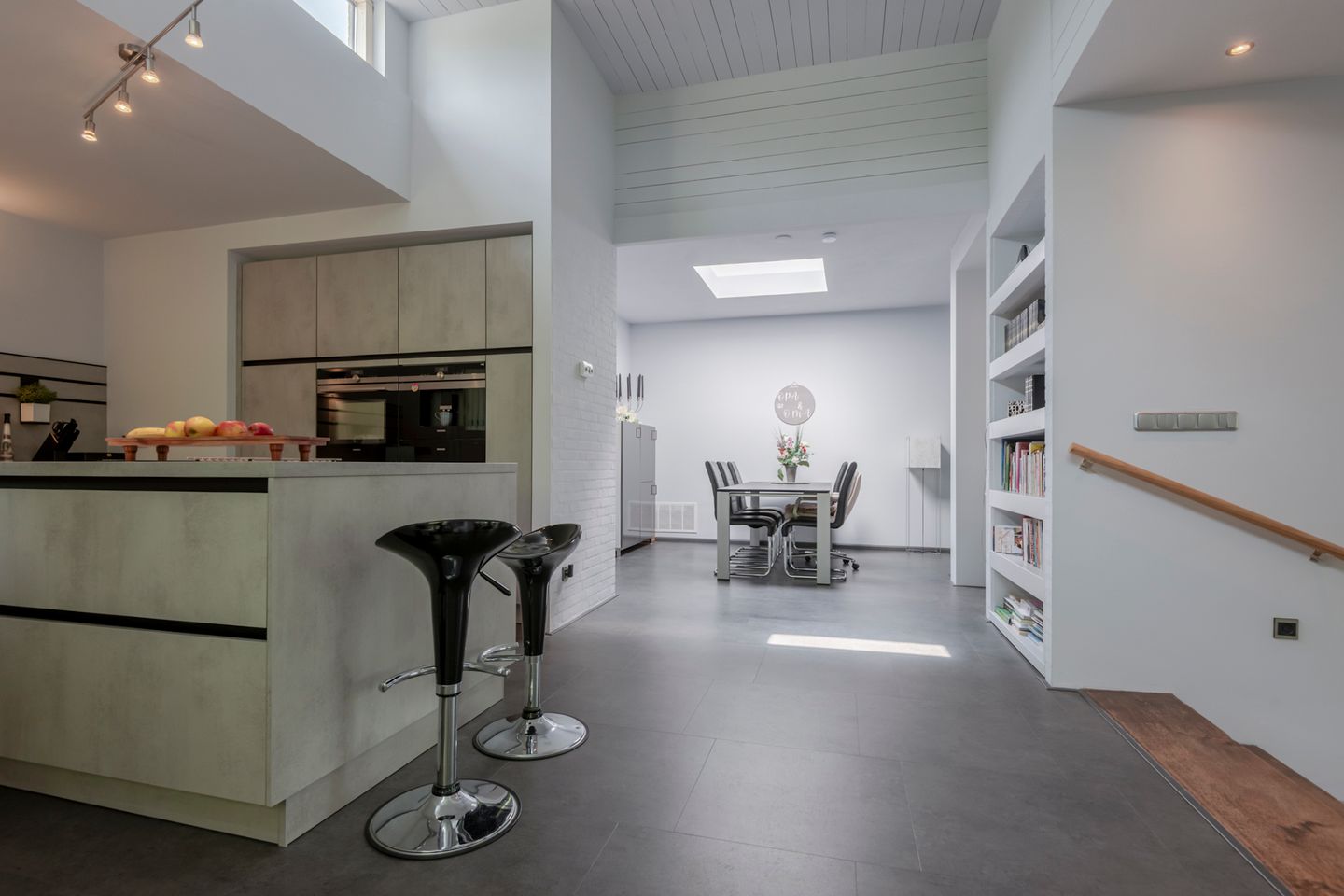 Photo 34 of Van Riebeeckstraat 36