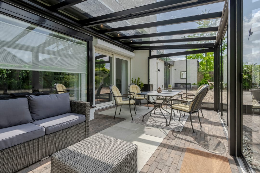 Photo 52 of Van Riebeeckstraat 36