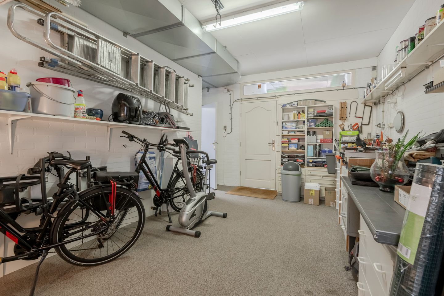 Photo 49 of Van Riebeeckstraat 36
