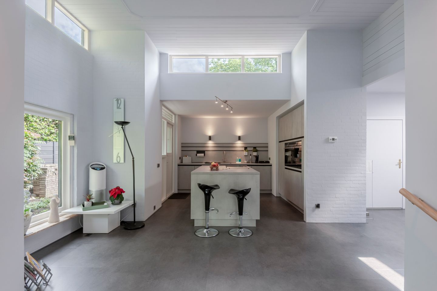 Photo 25 of Van Riebeeckstraat 36