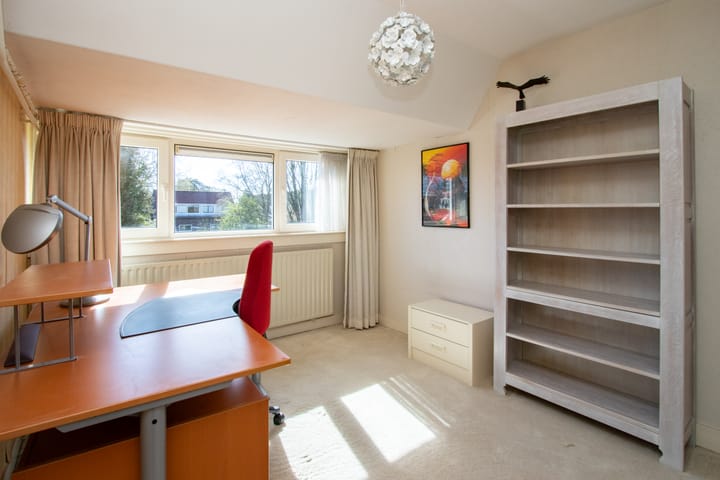 Tussenwoning te koop: B. van Rooijenstraat 90, Naarden