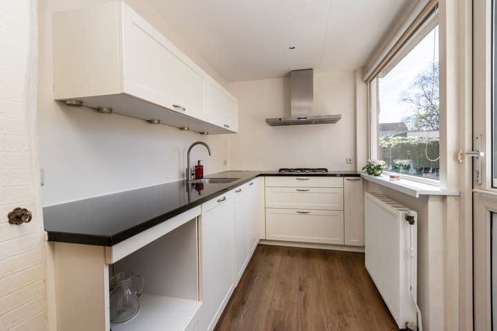 Tussenwoning te koop: B. van Rooijenstraat 90, Naarden