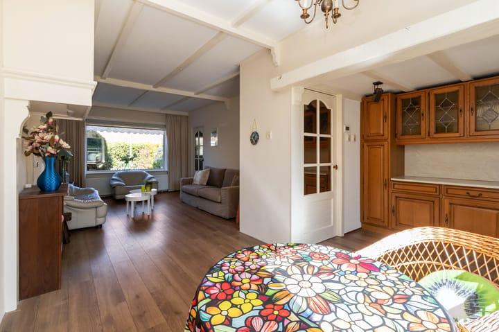 Tussenwoning te koop: B. van Rooijenstraat 90, Naarden